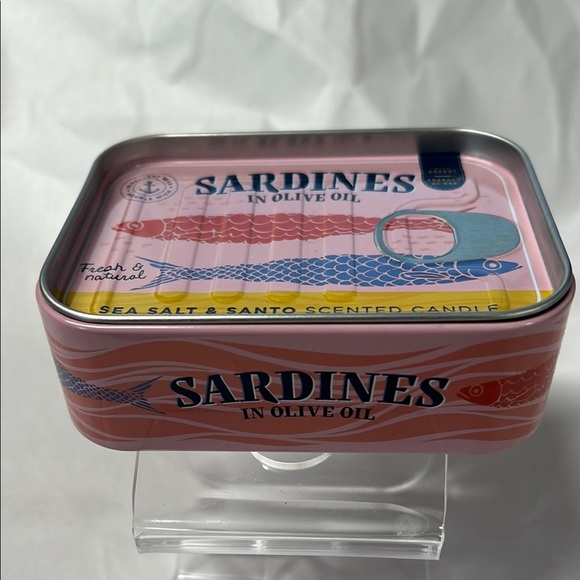 Sardines in Olive Oil Candle - Pink and Yellow 🐠💕 - Picture 3 of 6